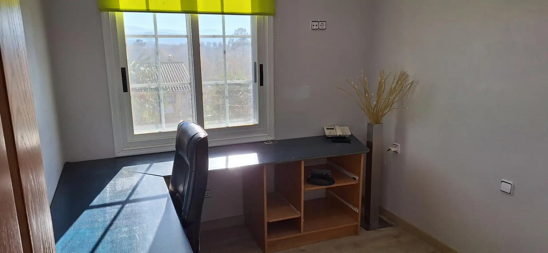 Schlafzimmer von Wohnung zum Verkauf in San Cibrao das Viñas mit Klimaanlage, Heizung und Privatgarten