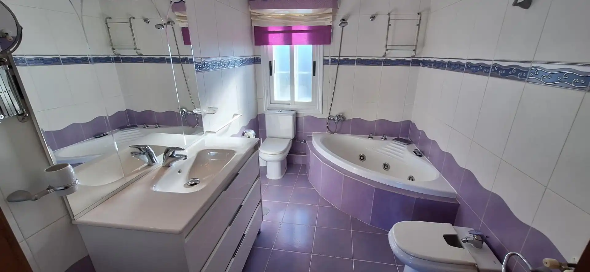Badezimmer von Wohnung zum Verkauf in San Cibrao das Viñas mit Klimaanlage, Heizung und Privatgarten
