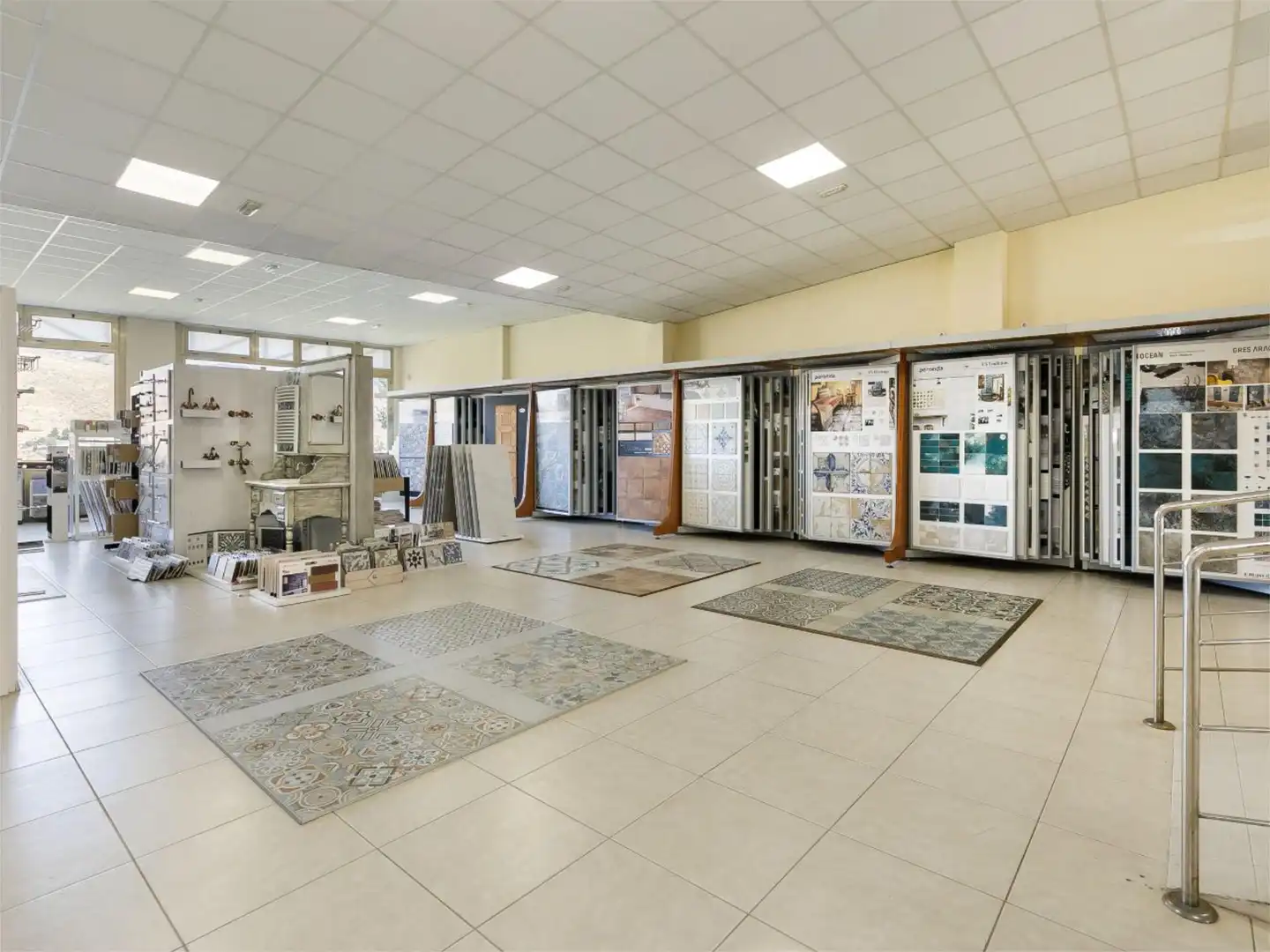 Fabrikhallen zur Miete in Avenida Andalucía, 1, Loja Fabrikhallen zur Miete in Loja mit Klimaanlage und Heizung