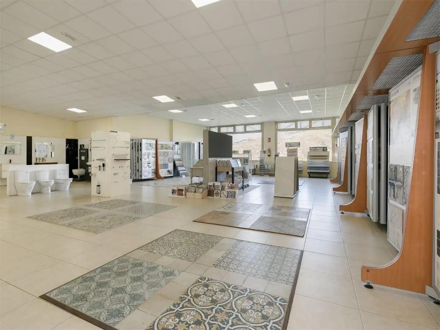Fabrikhallen zur Miete in Avenida Andalucía, 1, Loja Fabrikhallen zur Miete in Loja mit Klimaanlage und Heizung