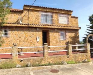 Vista exterior de Casa o xalet en venda en Corral-Rubio amb Calefacció, Jardí privat i Terrassa