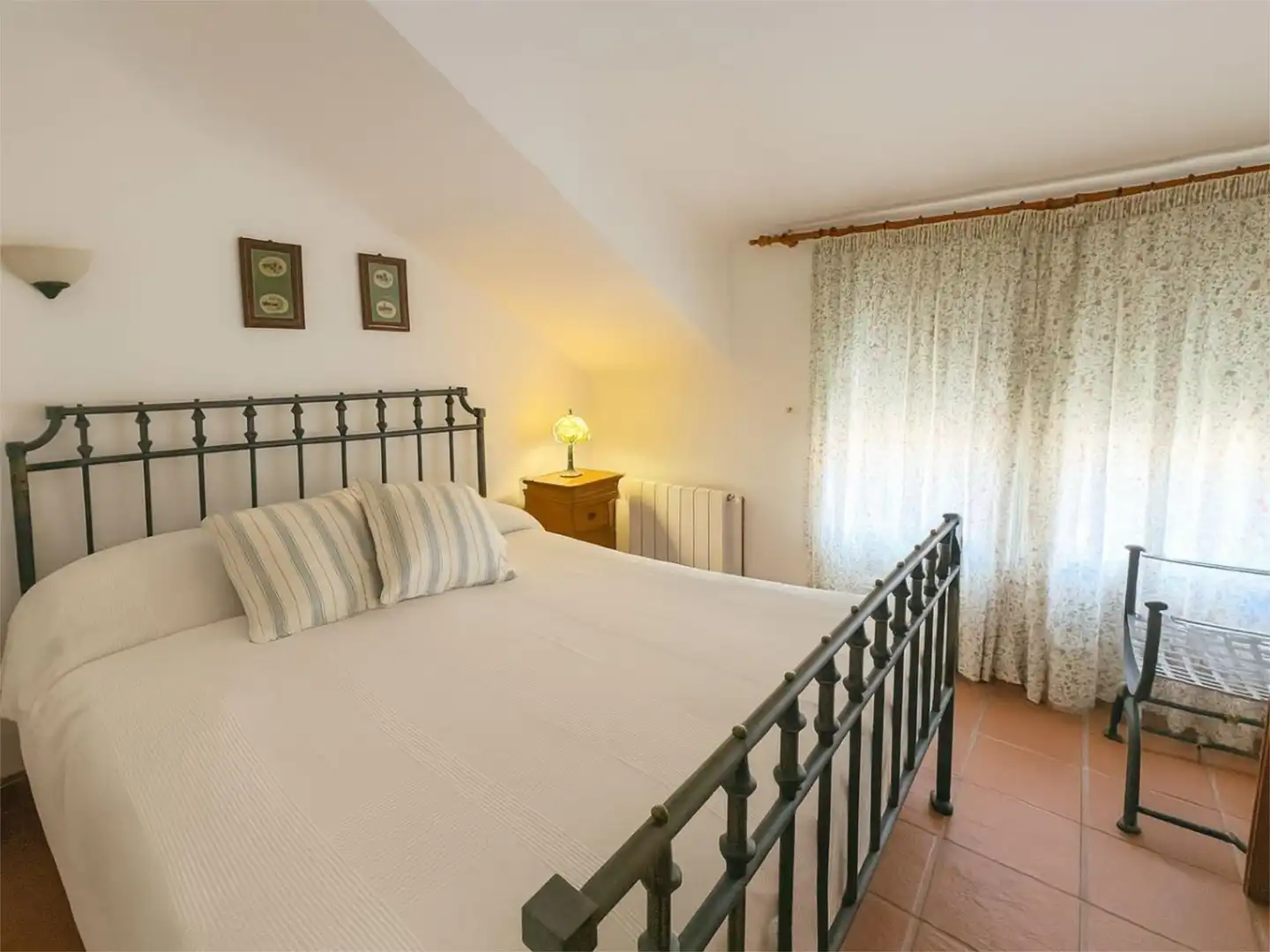 Habitación de Casa o chalet en venta en Corral-Rubio con Calefacción, Jardín privado y Terraza
