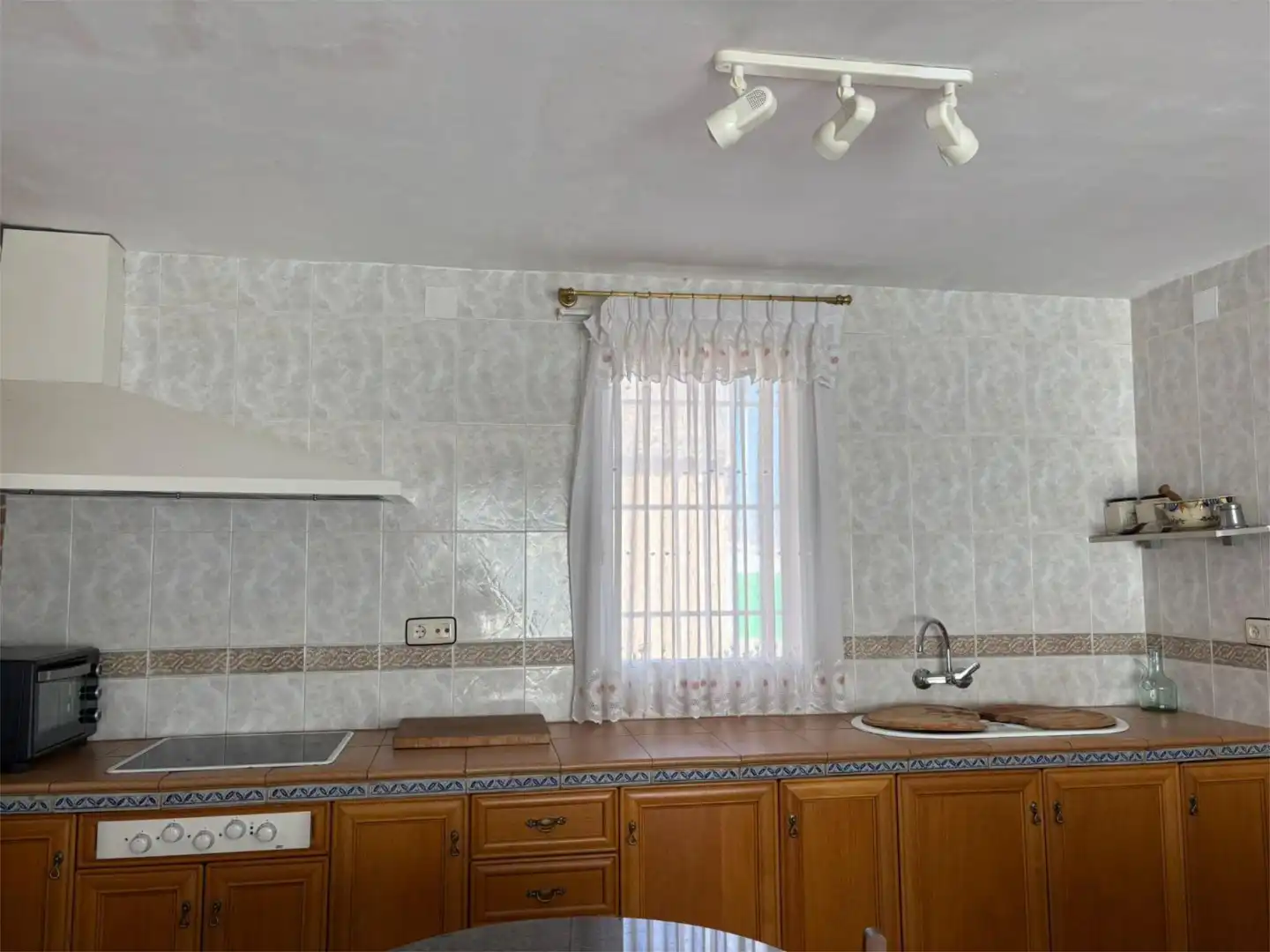 Cocina de Casa o chalet en venta en Corral-Rubio con Calefacción, Jardín privado y Terraza