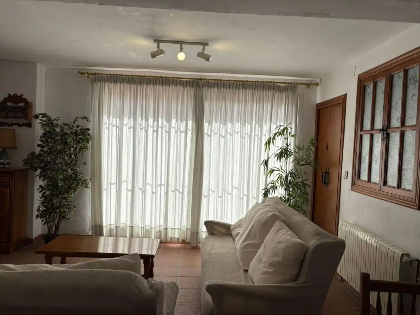 Sala de estar de Casa o chalet en venta en Corral-Rubio con Calefacción, Jardín privado y Terraza