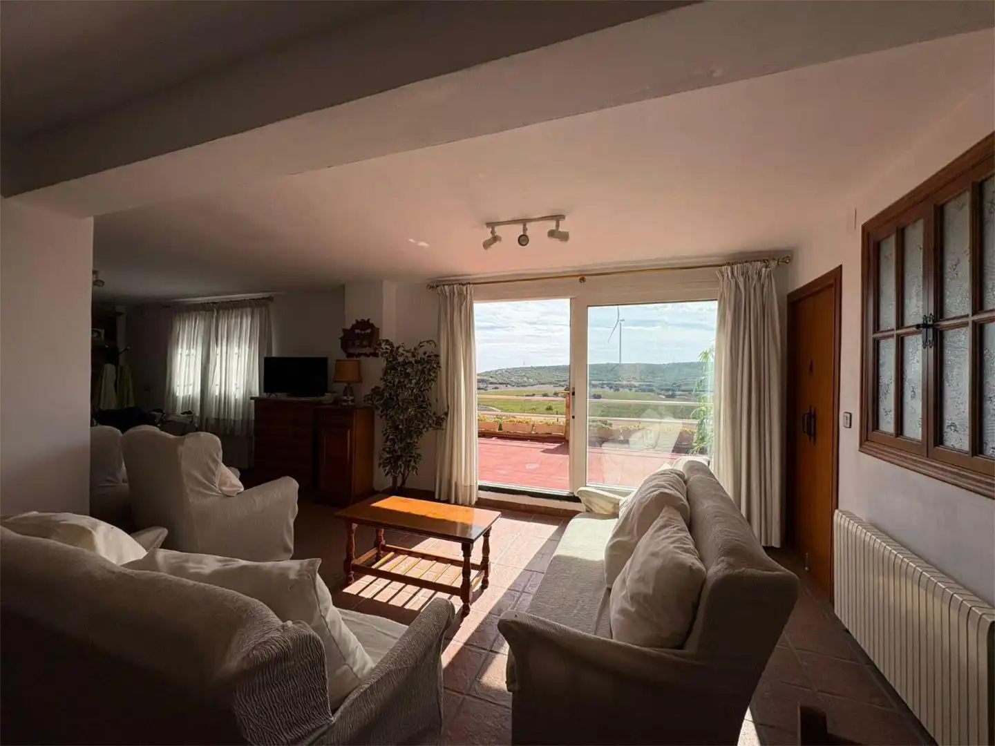 Sala de estar de Casa o chalet en venta en Corral-Rubio con Calefacción, Jardín privado y Terraza