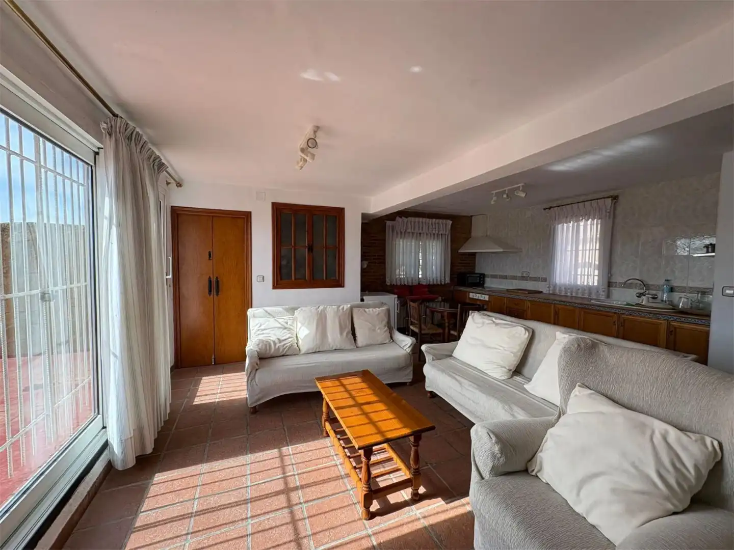 Sala de estar de Casa o chalet en venta en Corral-Rubio con Calefacción, Jardín privado y Terraza