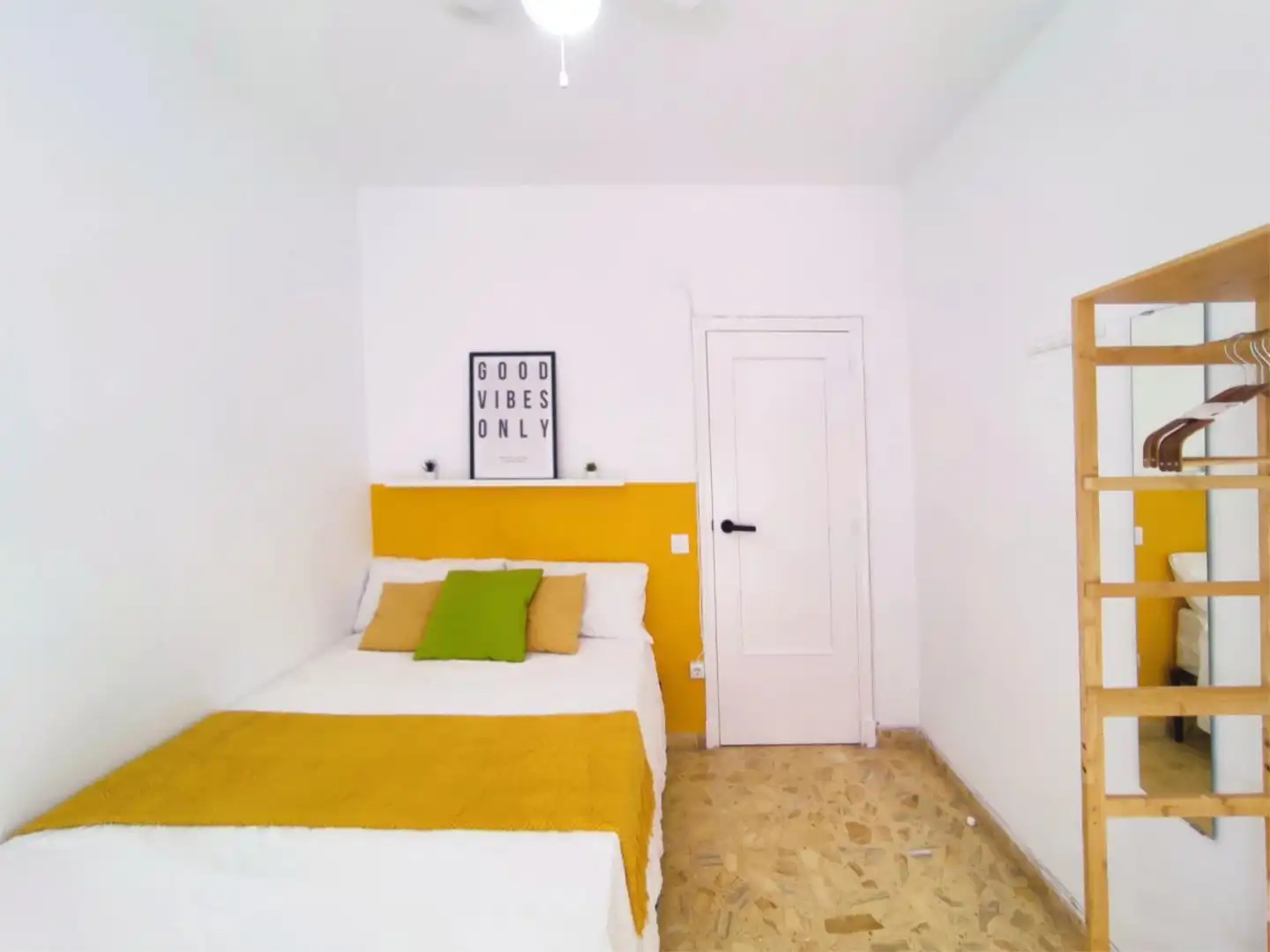 Room in Calle San Esteban, 4, Casco Antiguo Bedroom of Flat for share in Cartagena with Air Conditioner, Heating and Terrace