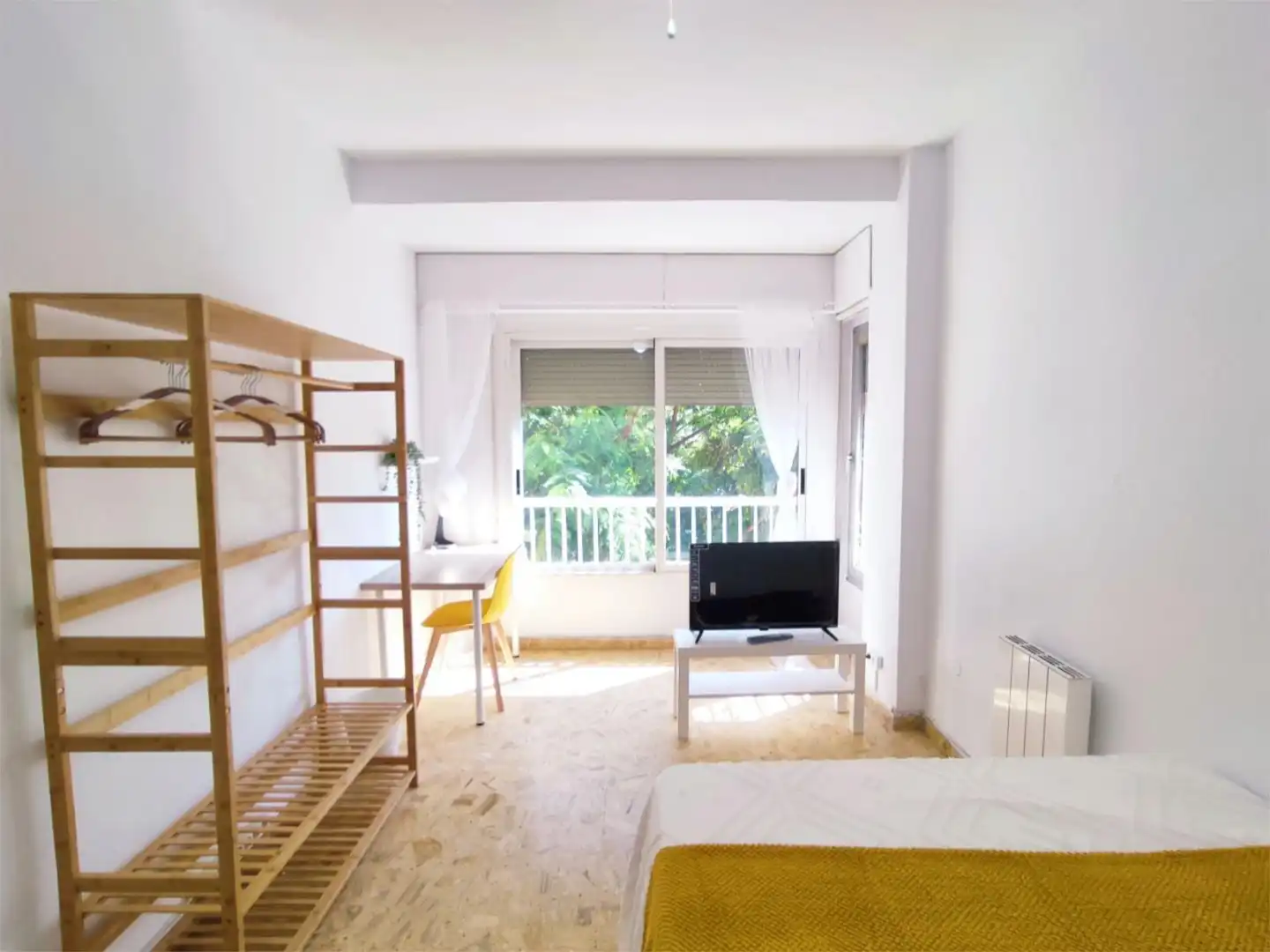 Room in Calle San Esteban, 4, Casco Antiguo Bedroom of Flat for share in Cartagena with Air Conditioner, Heating and Terrace