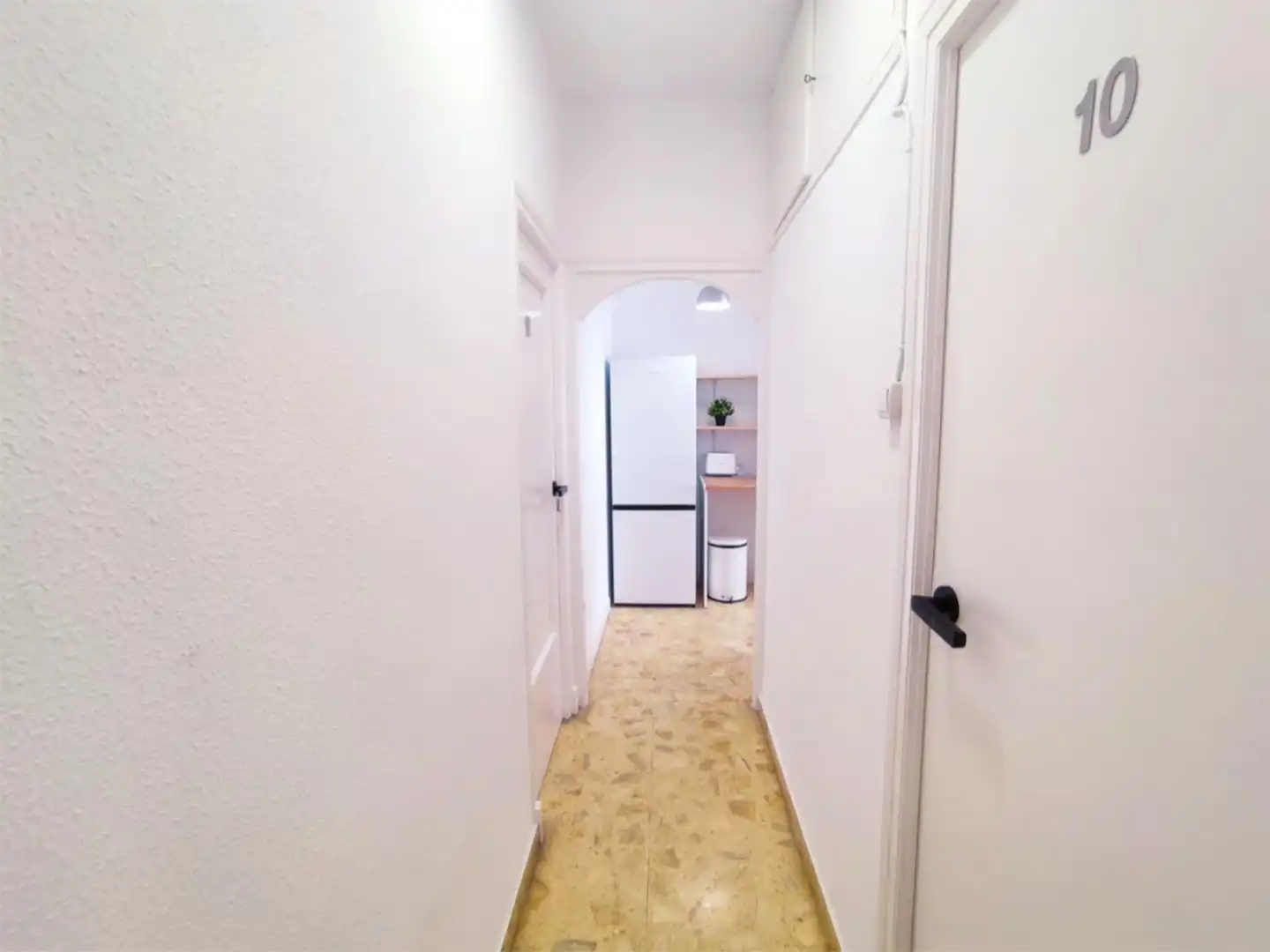 Room in Calle San Esteban, 4, Casco Antiguo Flat for share in Cartagena with Air Conditioner, Heating and Terrace