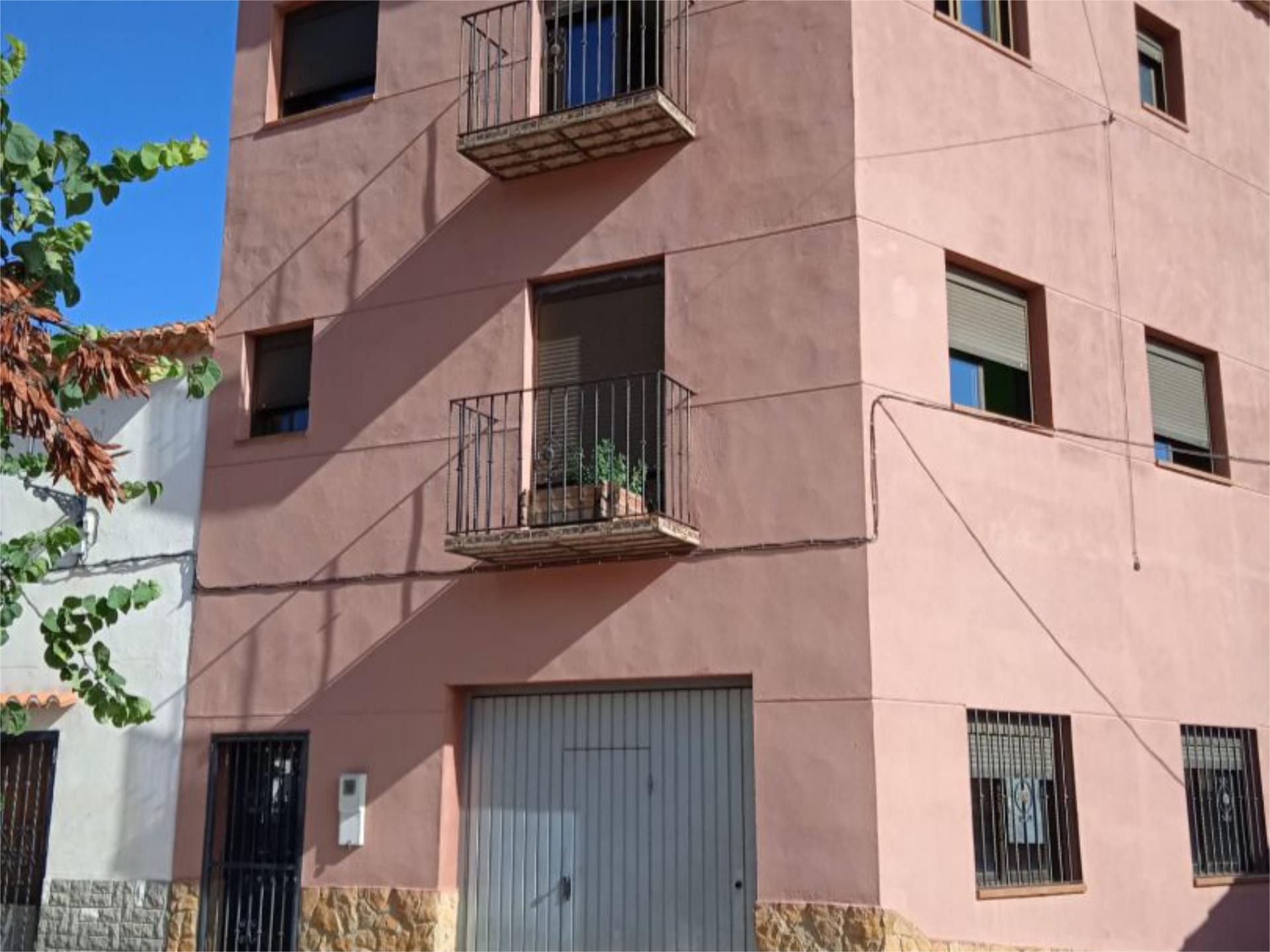 Vista exterior de Casa adosada en venda en Cirat amb Traster, Moblat i Balcó
