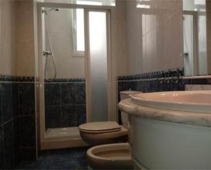 Bathroom of Flat to rent in Valladolid Capital  with Heating, Terrace and Furnished