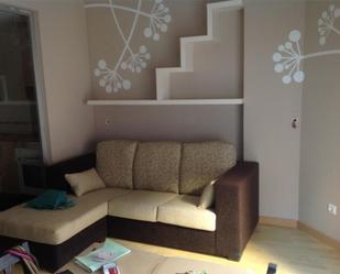 Living room of Flat to rent in Leganés  with Heating, Parquet flooring and Furnished