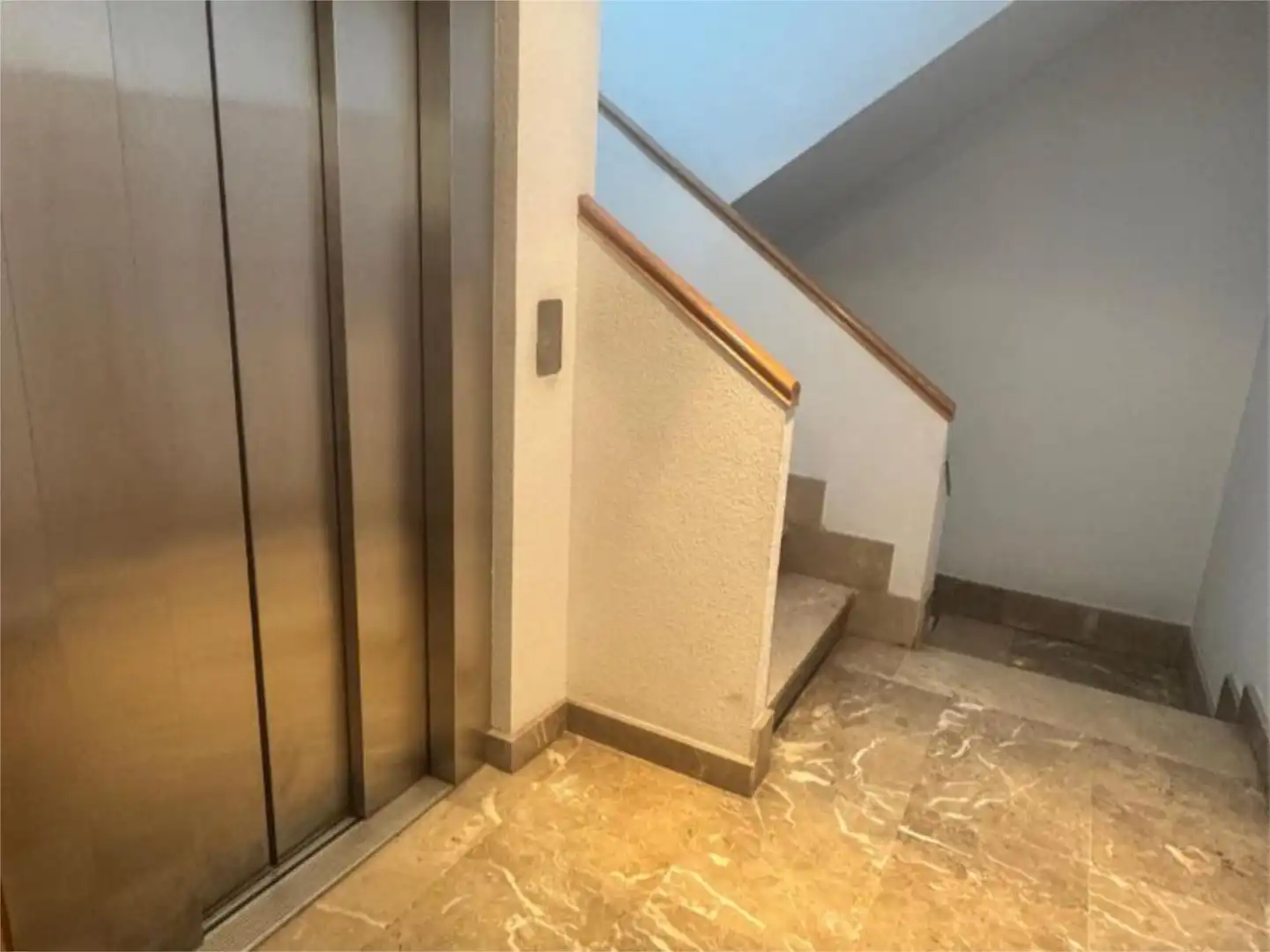 Piso en venta en Lugo con Calefacción, Parquet y Terraza