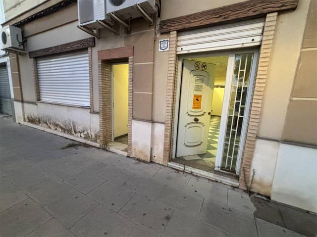 Local comercial en Alquiler en Avenida Juan Carlos I, 43 en Fernán-Núñez