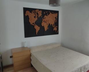 Bedroom of Flat to share in Móstoles  with Heating, Parquet flooring and Furnished