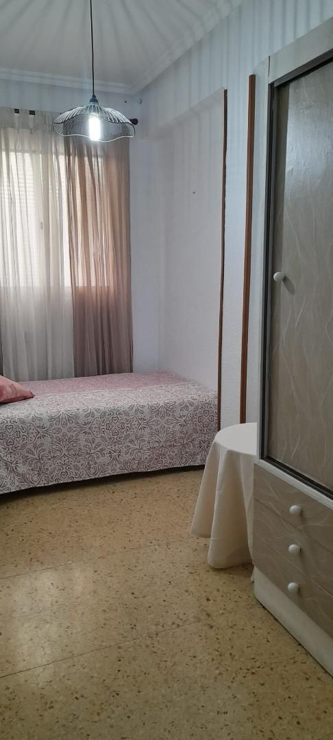 Bedroom of Flat to share in Catarroja  with Heating, Parquet flooring and Furnished