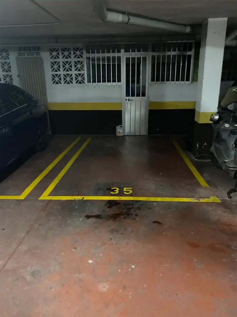 Parkplatz von Wohnung zur Miete in Málaga mit Klimaanlage, Heizung und Terrasse