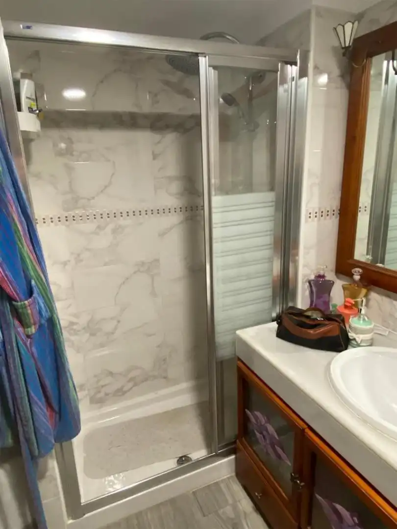 Badezimmer von Wohnung zur Miete in Málaga mit Klimaanlage, Heizung und Terrasse