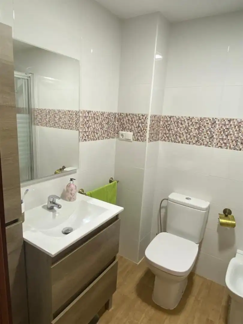 Badezimmer von Wohnung zur Miete in Málaga mit Klimaanlage, Heizung und Terrasse