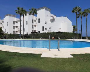 Piscina de Apartament en venda en Manilva amb Aire condicionat, Terrassa i Piscina