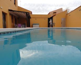 Piscina de Casa adosada en venda en Ciudad Real Capital amb Aire condicionat, Terrassa i Piscina