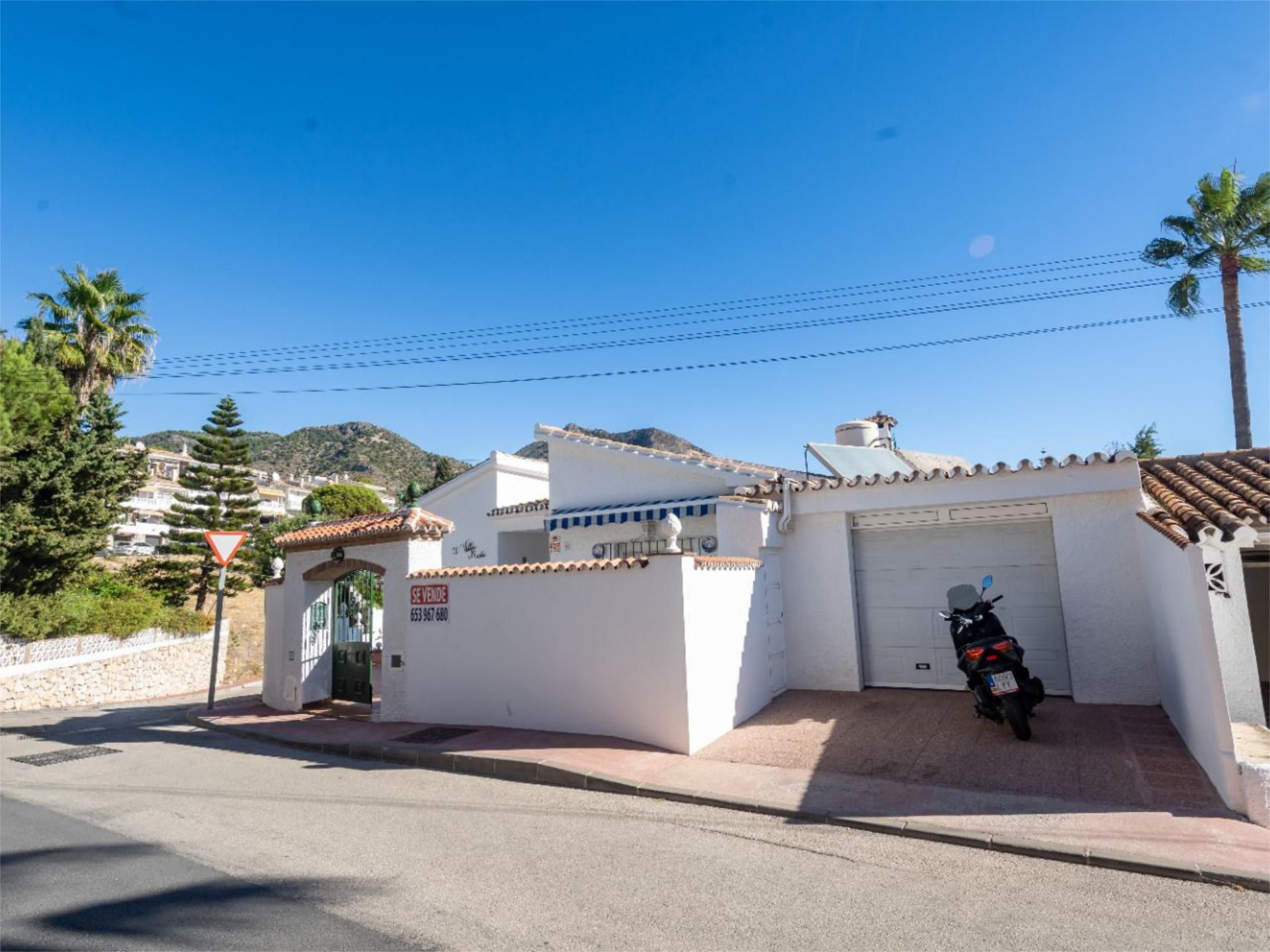 Exterior view of House or chalet for sale in Benalmádena  with Air Conditioner, Terrace and Swimming Pool