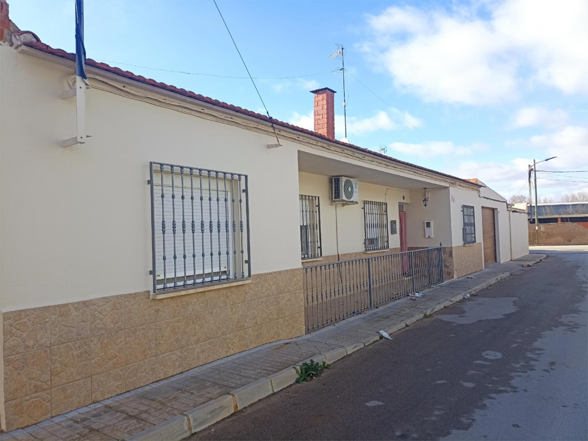 Vista exterior de Planta baixa en venda en Las Mesas   amb Aire condicionat