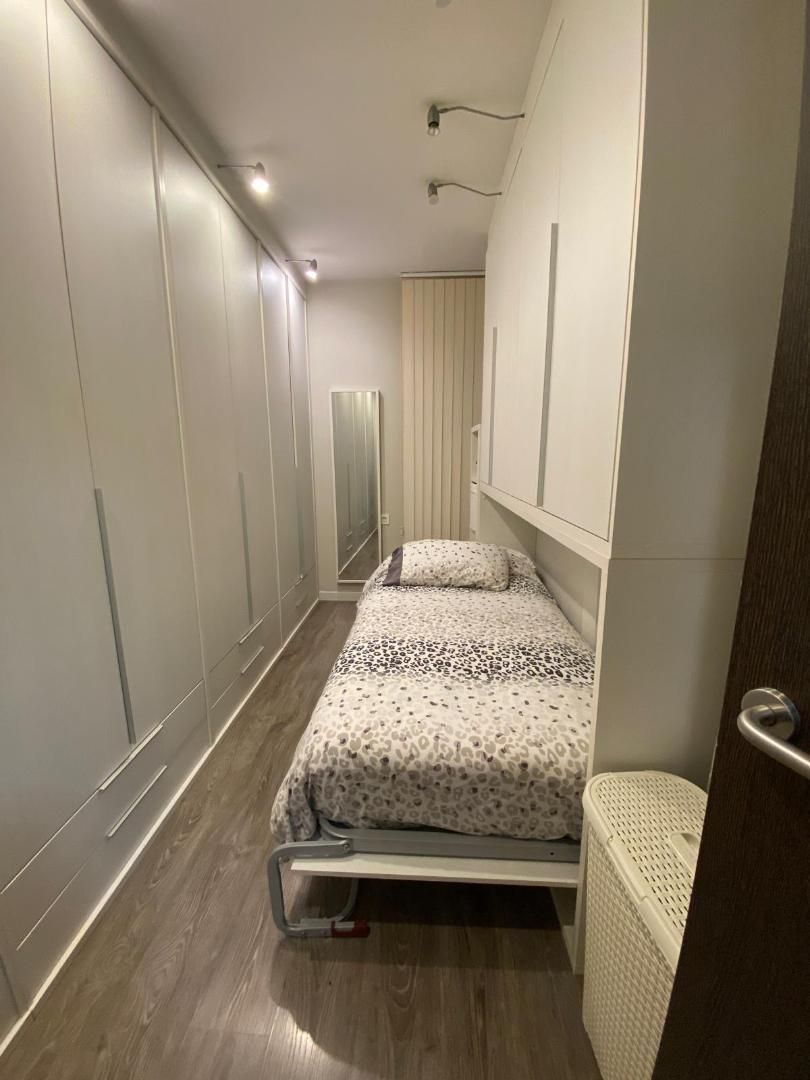 Bedroom of Flat to share in  Barcelona Capital  with Air Conditioner, Parquet flooring and Furnished