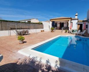 Piscina de Casa o xalet en venda en Lucena amb Aire condicionat, Calefacció i Jardí privat