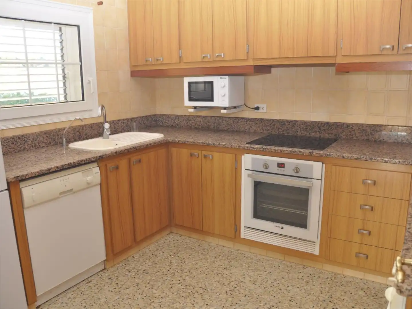 Casa o chalet en venta en Avinguda Riells, 104, Port - La Cota - Puig Sec Cocina de Casa o chalet en venta en L'Escala con Aire acondicionado, Terraza y Balcón