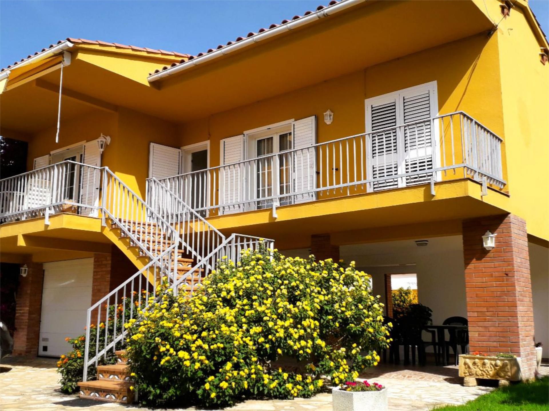 Vista exterior de Casa o xalet en venda en L'Escala amb Aire condicionat, Terrassa i Balcó