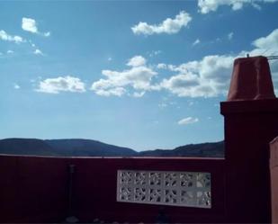 Vista exterior de Casa adosada en venda en Chelva amb Calefacció, Terrassa i Traster