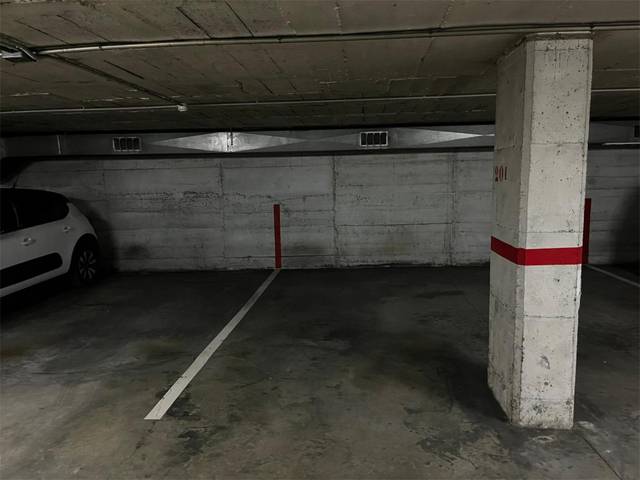 Garaje en Venta en Carrer del Canigó, 60 en Caputxins - Ambulatori