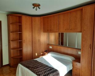 Bedroom of Flat to rent in Castrillón  with Heating, Parquet flooring and Furnished