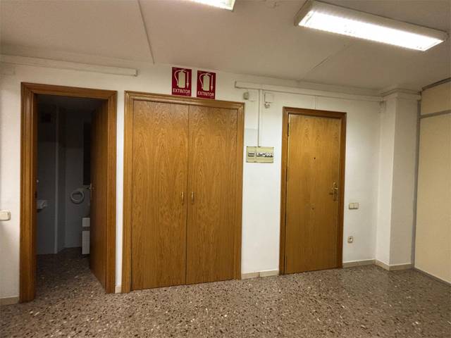 Local comercial en Alquiler en Carrer del Doctor Cistaré, 39 en Zona Esportiva