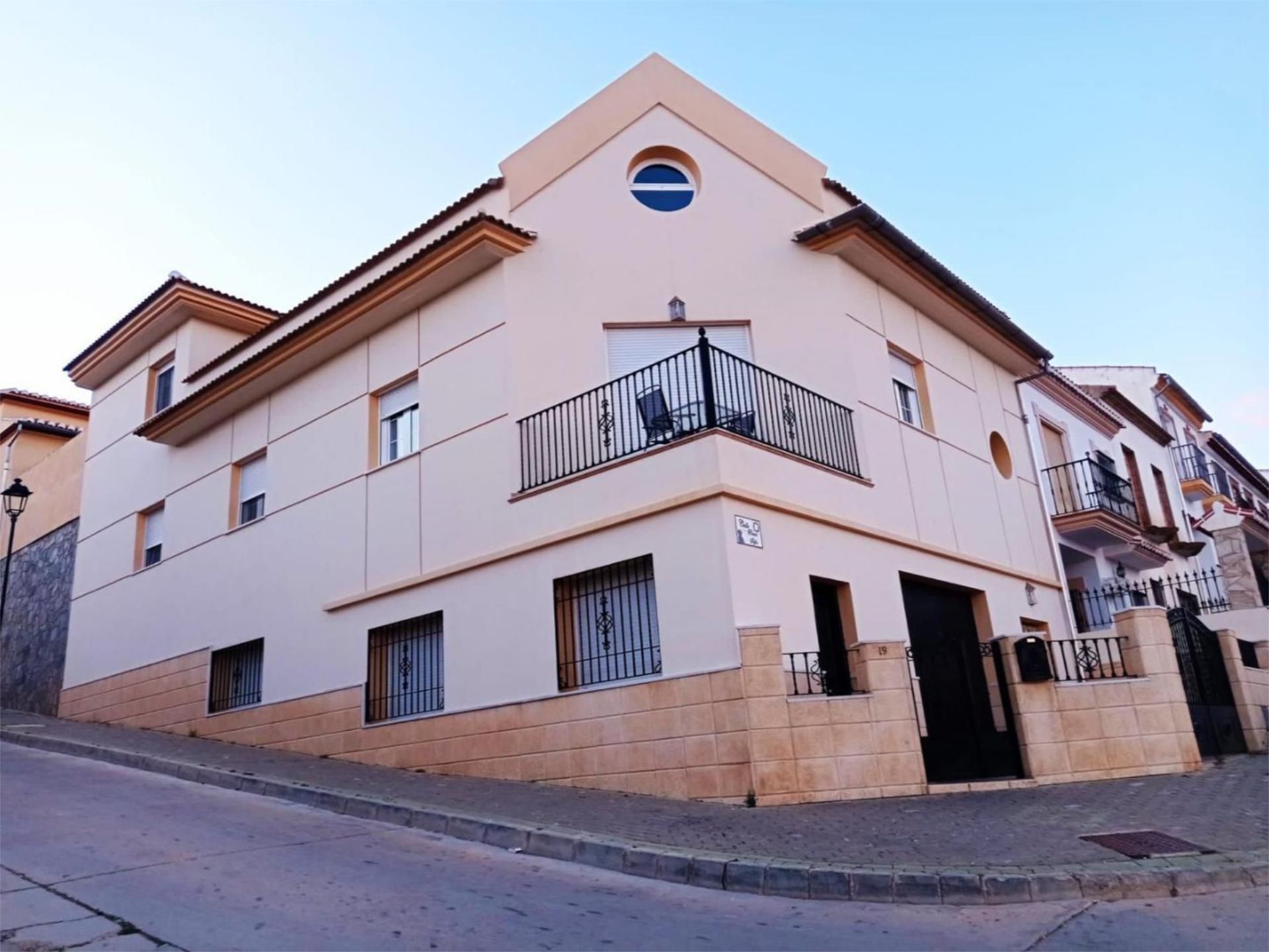 Exterior view of Single-family semi-detached for sale in Villanueva de la Concepción  with Air Conditioner, Terrace and Balcony