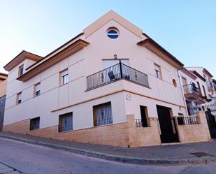 Vista exterior de Casa adosada en venda en Villanueva de la Concepción amb Aire condicionat, Terrassa i Balcó