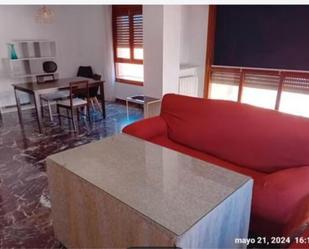 Sala d'estar de Apartament en venda en Baza amb Calefacció i Traster