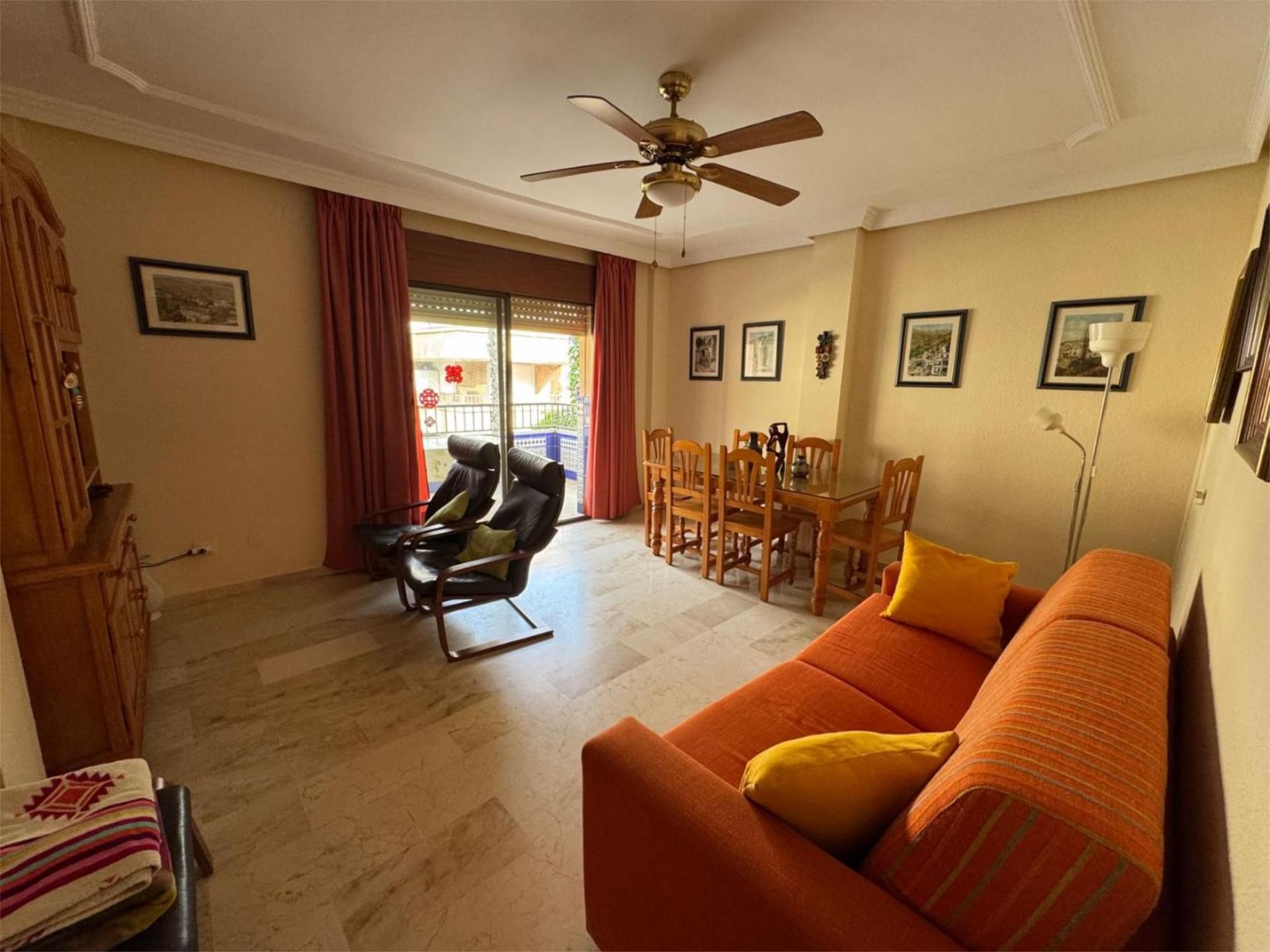 Pis de lloguer a Avenida Europa, 38, Almuñecar Centro Sala d'estar de Pis de lloguer en Almuñécar amb Terrassa i Moblat