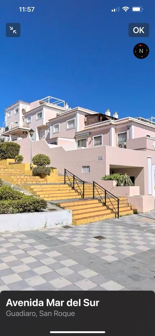 Vista exterior de Apartament en venda en Sotogrande amb Jardí privat, Terrassa i Piscina