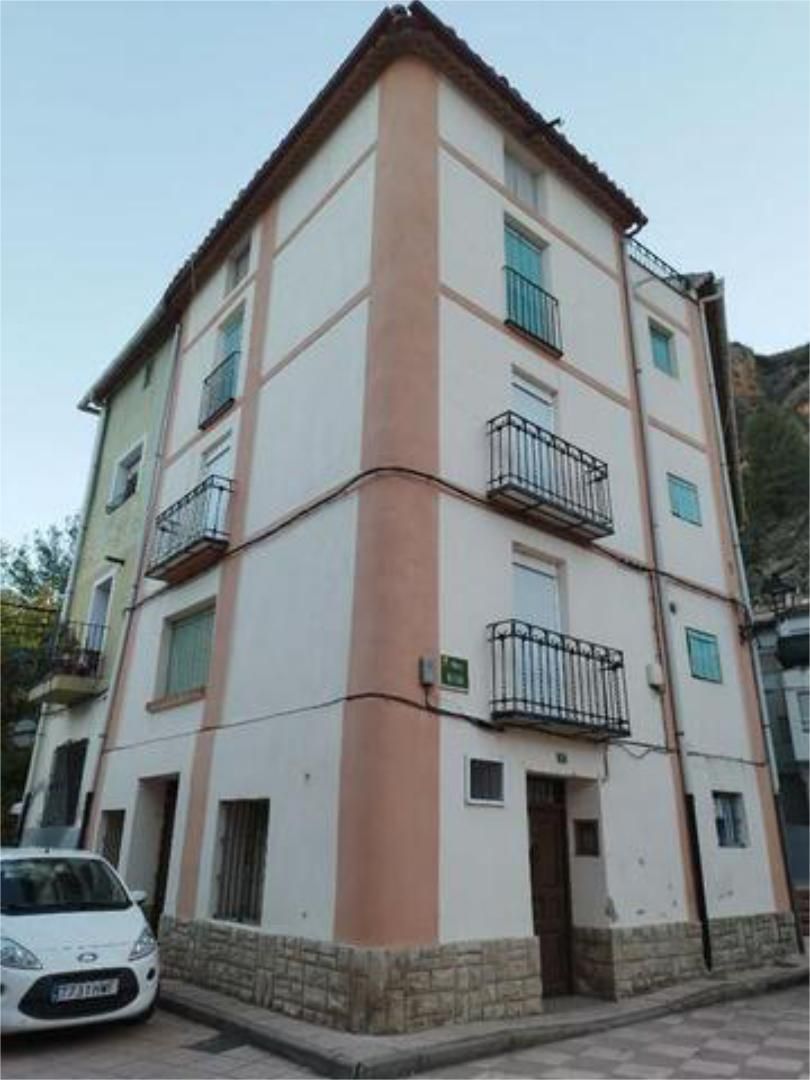 Vista exterior de Casa o xalet en venda en Libros amb Terrassa, Traster i Moblat