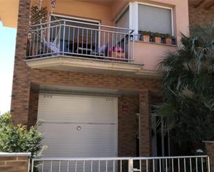 Vista exterior de Casa o xalet en venda en Manlleu amb Jardí privat, Terrassa i Piscina