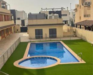 Piscina de Pis de lloguer en Pilar de la Horadada amb Calefacció, Jardí privat i Terrassa