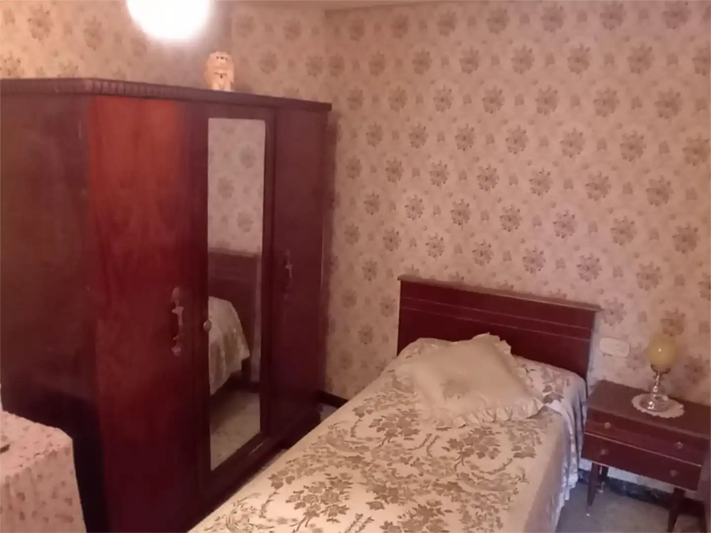 Casa adosada en venda a Carrer Nou, 1, Tàrrega Dormitori de Casa adosada en venda en Tàrrega amb Balcó