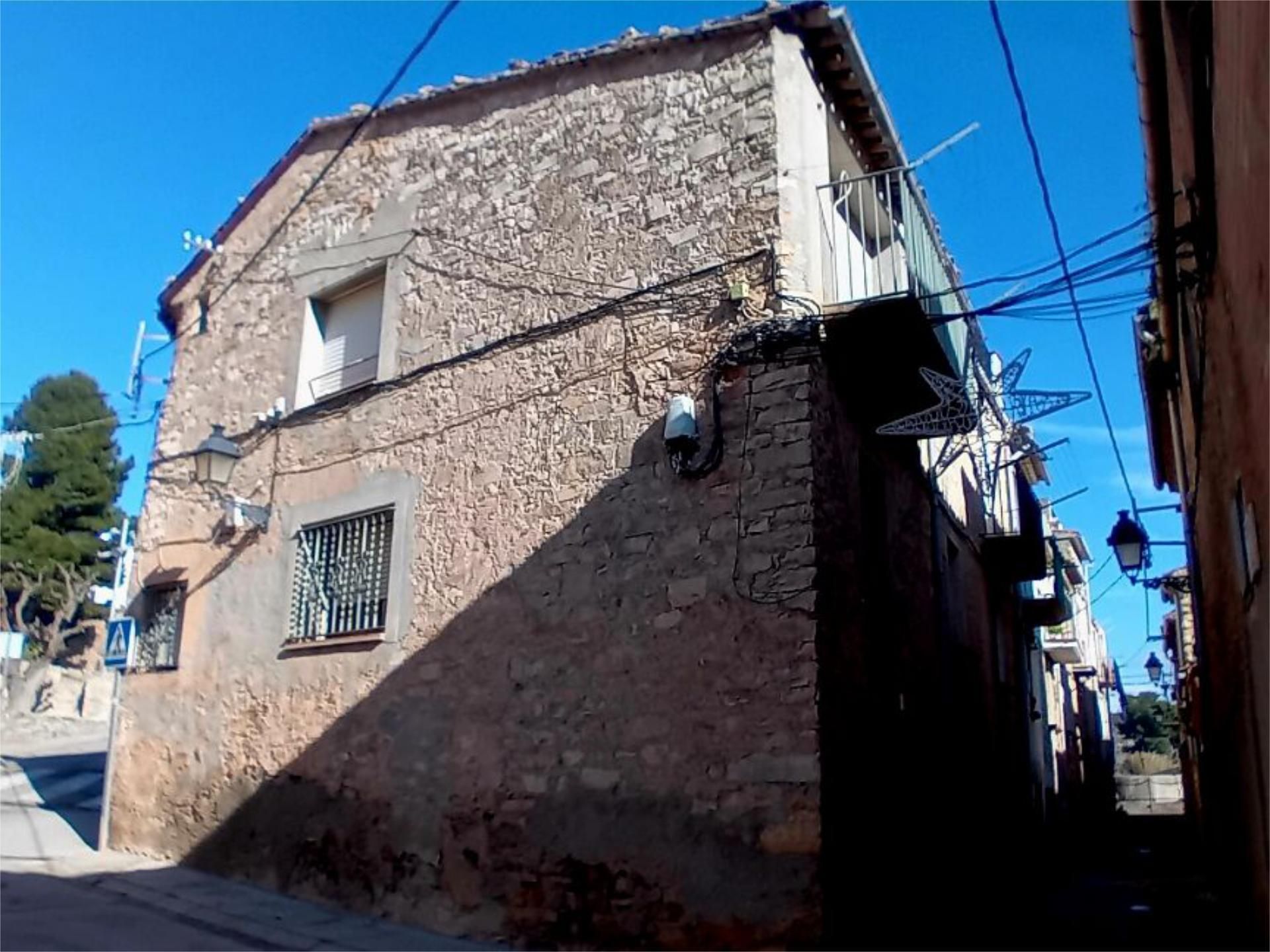 Vista exterior de Casa adosada en venda en Tàrrega amb Balcó