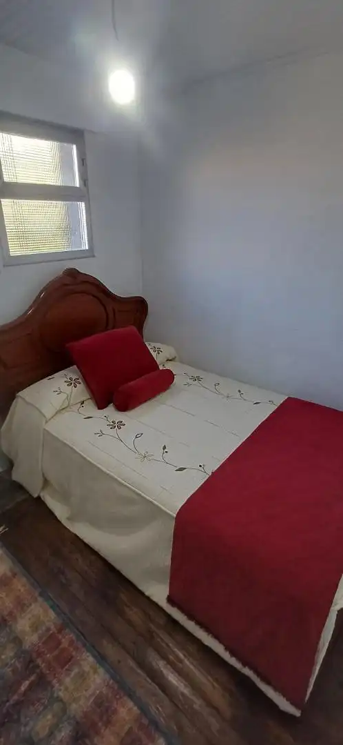 Casa adosada en venda a Lugar Rubias, 90, Calvos de Randín Dormitori de Casa adosada en venda en Calvos de Randín amb Moblat i Balcó
