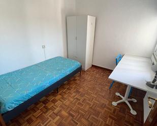 Dormitori de Apartament per a compartir en Lugo Capital amb Calefacció, Parquet i Moblat