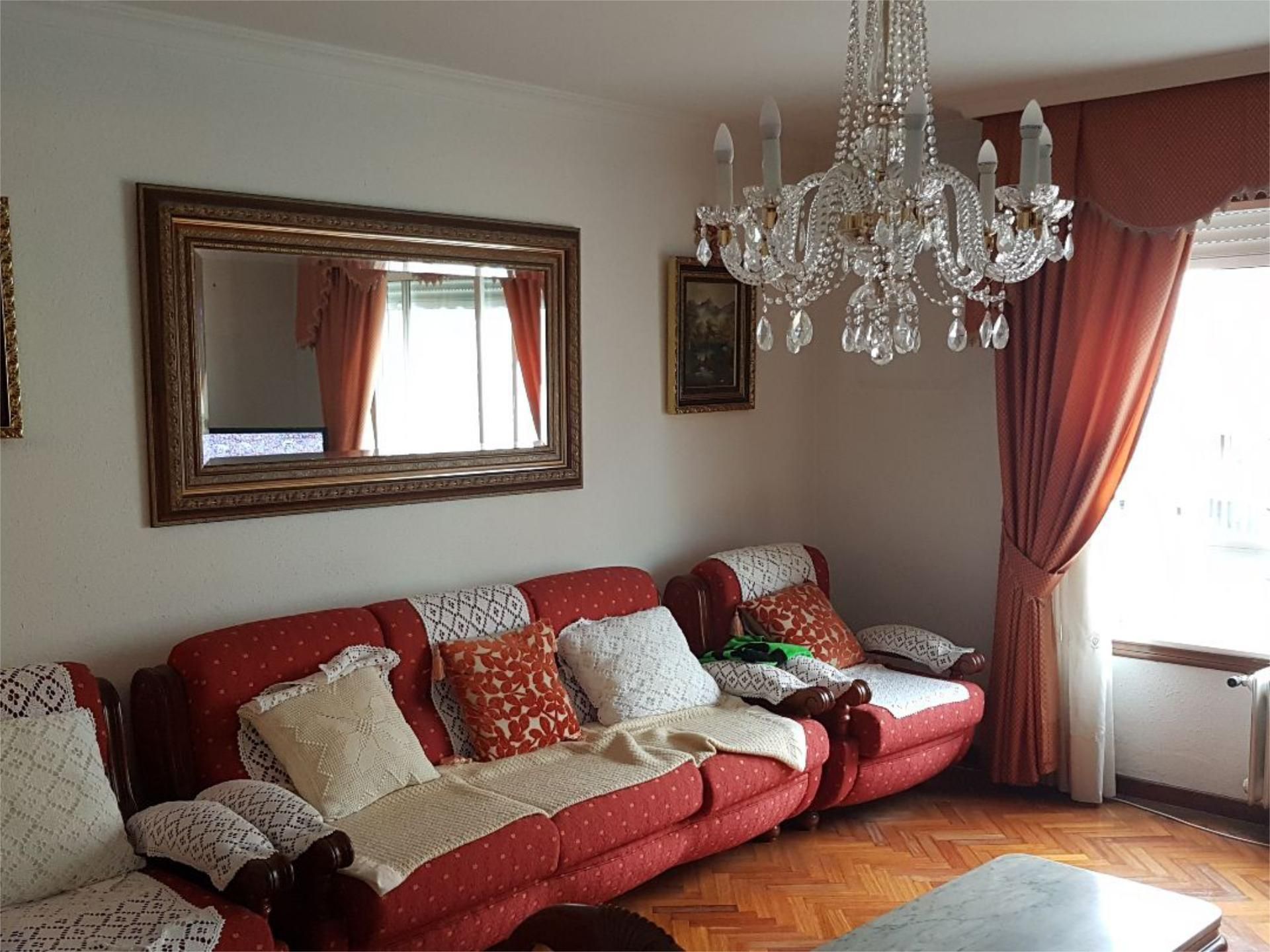 Living room of Flat to rent in Vigo   with Heating, Parquet flooring and Storage room