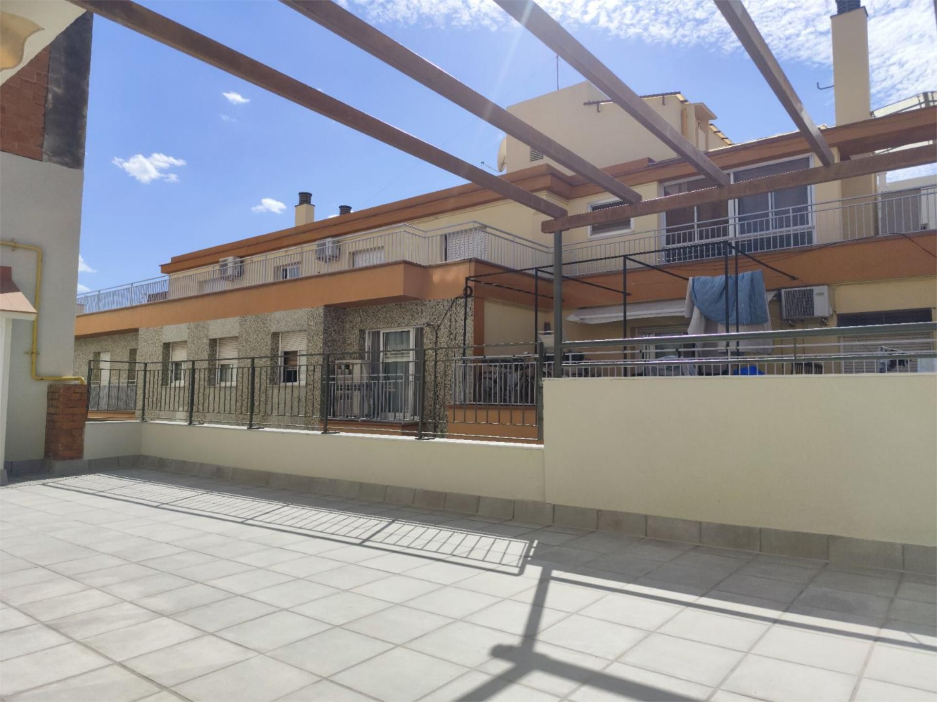 Vista exterior de Pis en venda en Molins de Rei amb Terrassa i Balcó