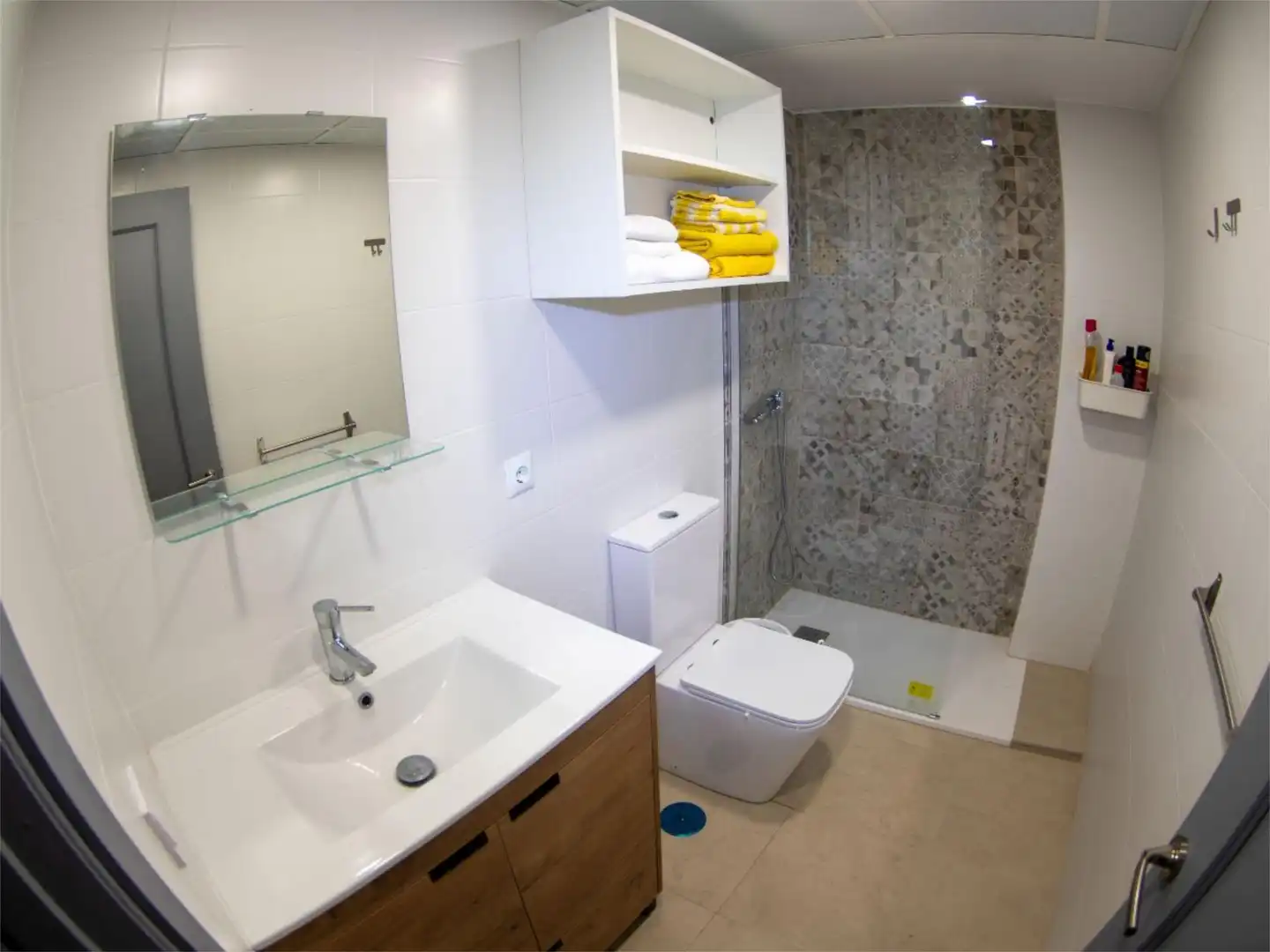 Baño de Piso de alquiler en Cádiz con Amueblado